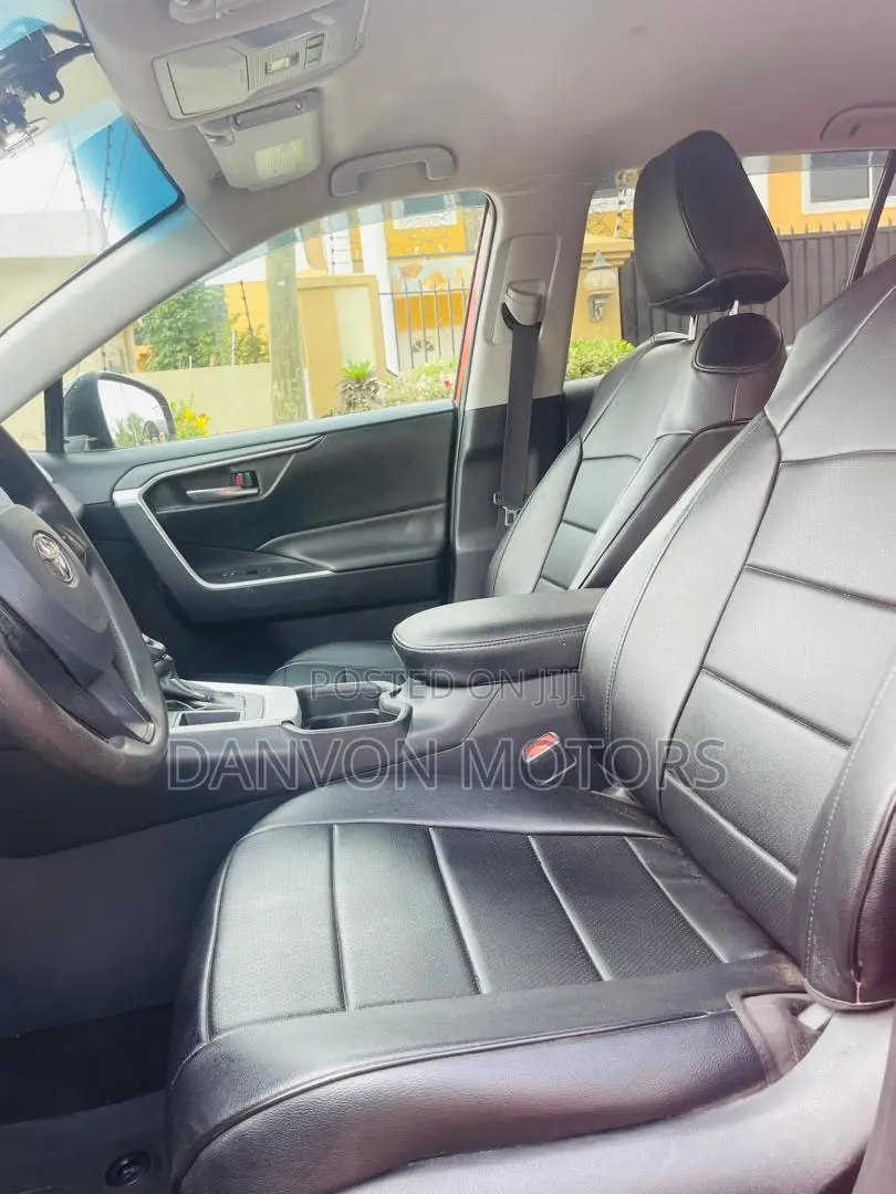 Toyota RAV4 XLE 2021 Orange