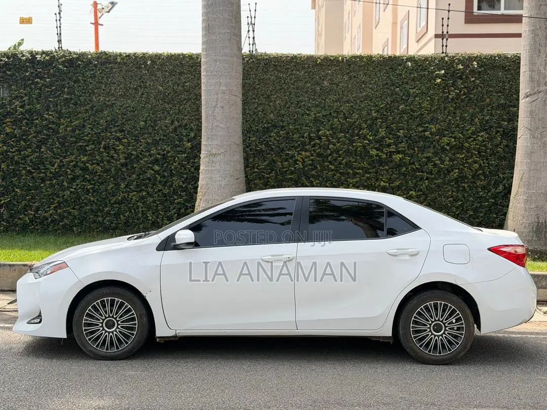 Toyota Corolla LE (1.8L 4cyl 2A) 2019 White