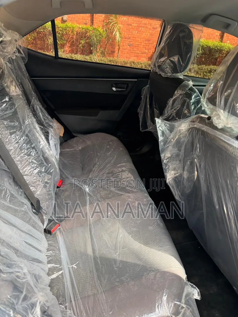 Toyota Corolla LE (1.8L 4cyl 2A) 2019 White