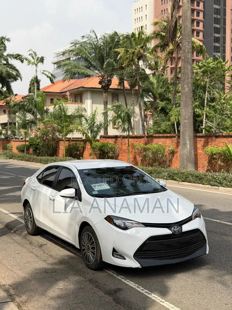 Toyota Corolla LE (1.8L 4cyl 2A) 2019 White