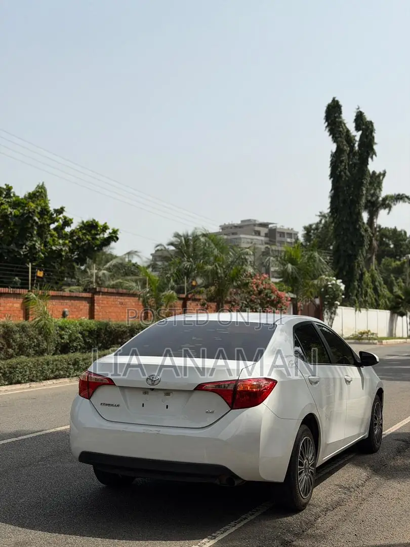 Toyota Corolla LE (1.8L 4cyl 2A) 2019 White