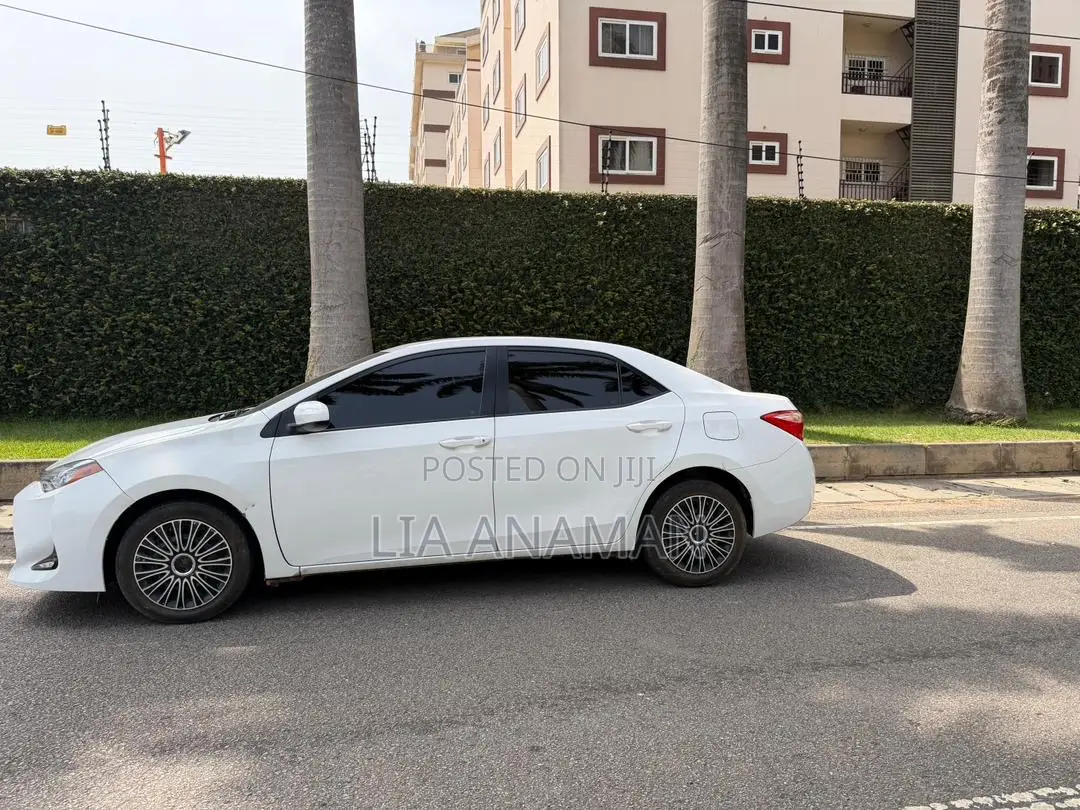 Toyota Corolla LE (1.8L 4cyl 2A) 2019 White