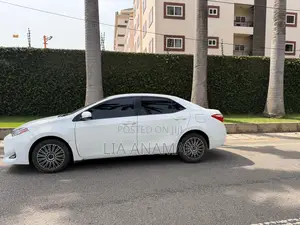 Toyota Corolla LE (1.8L 4cyl 2A) 2019 White