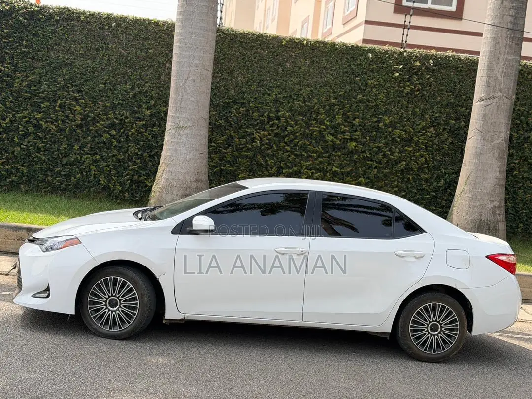 Toyota Corolla LE (1.8L 4cyl 2A) 2019 White