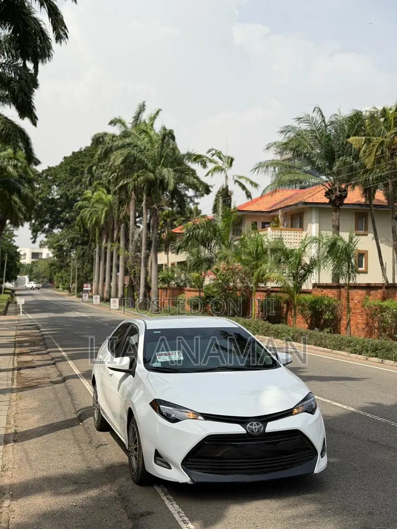 Toyota Corolla LE (1.8L 4cyl 2A) 2019 White