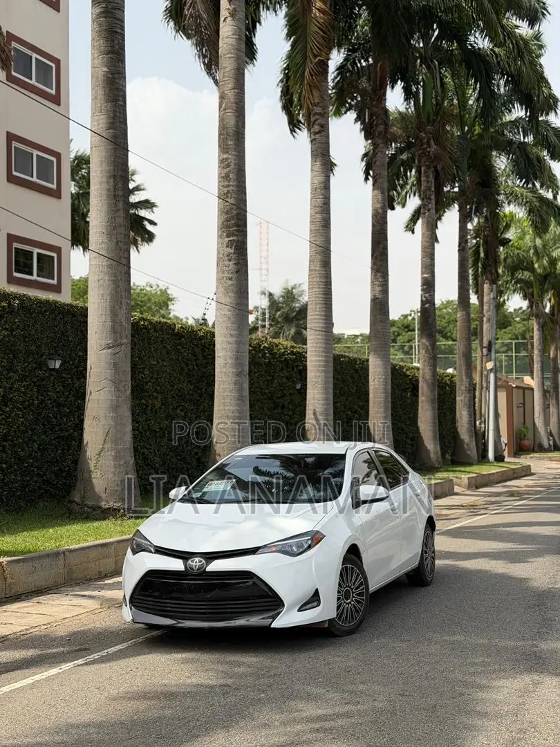 Toyota Corolla LE (1.8L 4cyl 2A) 2019 White