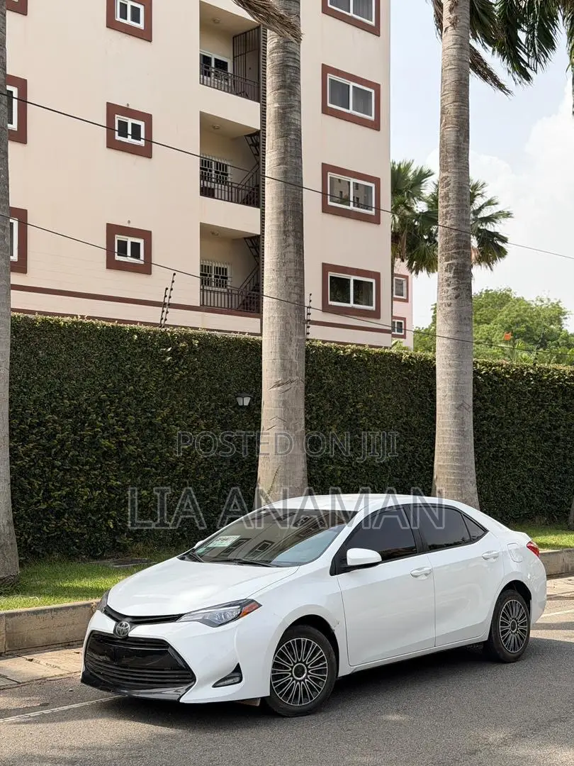Toyota Corolla LE (1.8L 4cyl 2A) 2019 White