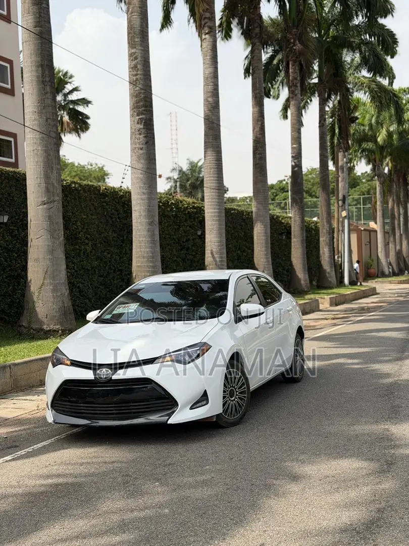 Toyota Corolla LE (1.8L 4cyl 2A) 2019 White