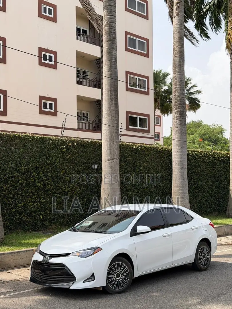 Toyota Corolla LE (1.8L 4cyl 2A) 2019 White