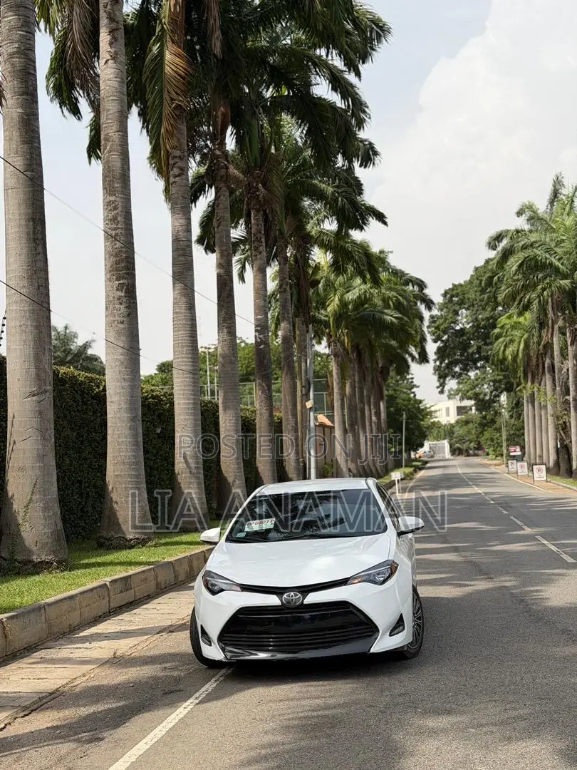 Toyota Corolla LE (1.8L 4cyl 2A) 2019 White
