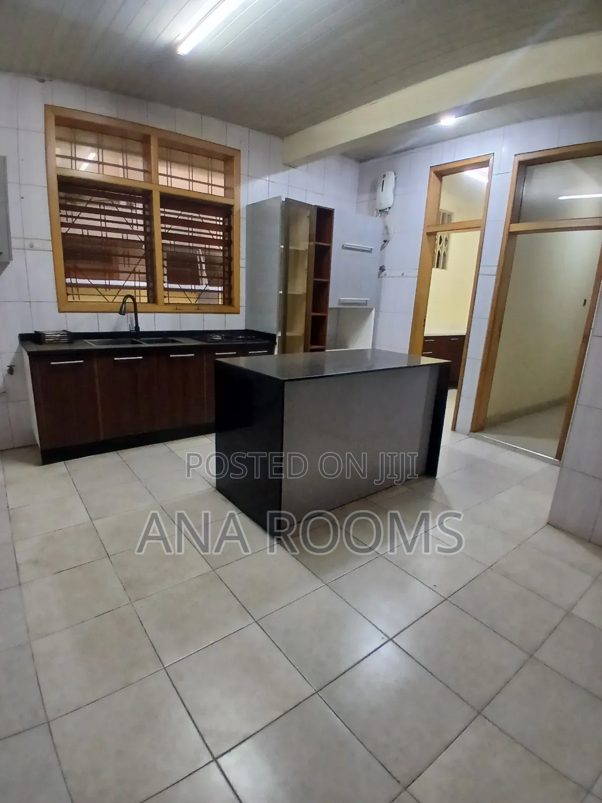 6bdrm House in Community 25, Tema Metropolitan for rent