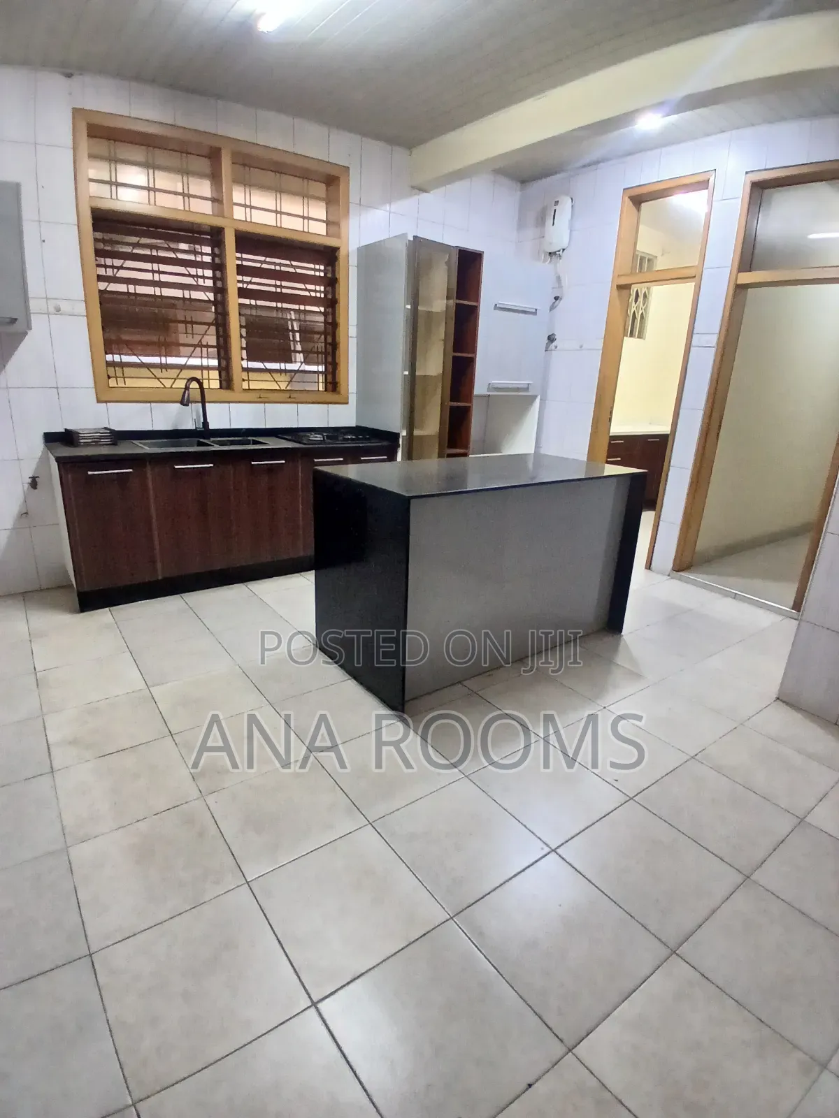 6bdrm House in Community 25, Tema Metropolitan for rent