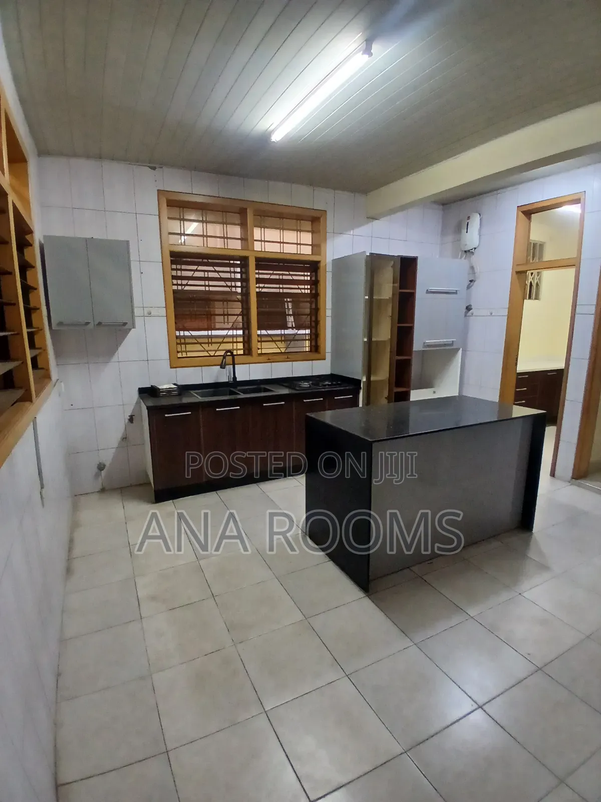 6bdrm House in Community 25, Tema Metropolitan for rent