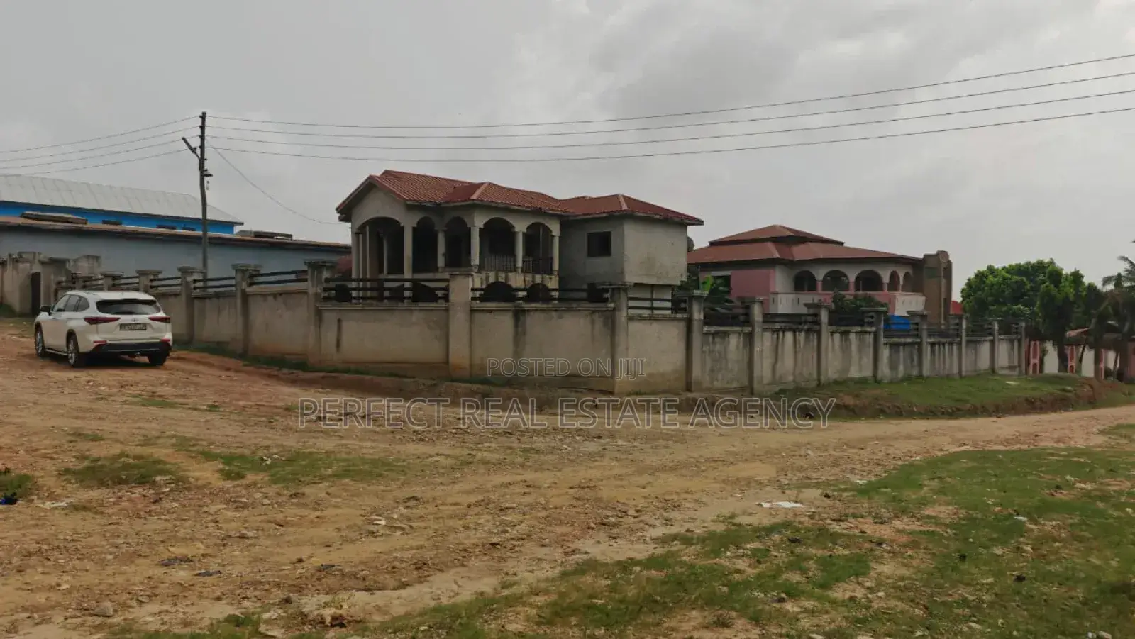 6bdrm House in Airport Estate, Kumasi Metropolitan for sale