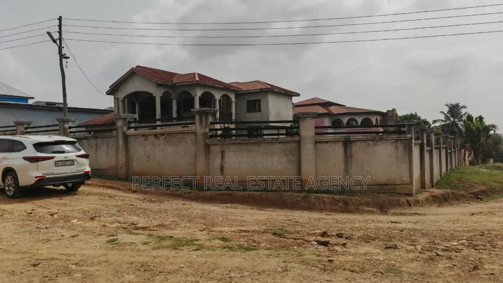 6bdrm House in Airport Estate, Kumasi Metropolitan for sale
