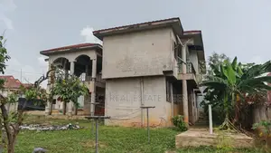 6bdrm House in Airport Estate, Kumasi Metropolitan for sale