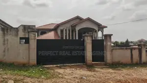 6bdrm House in Airport Estate, Kumasi Metropolitan for sale