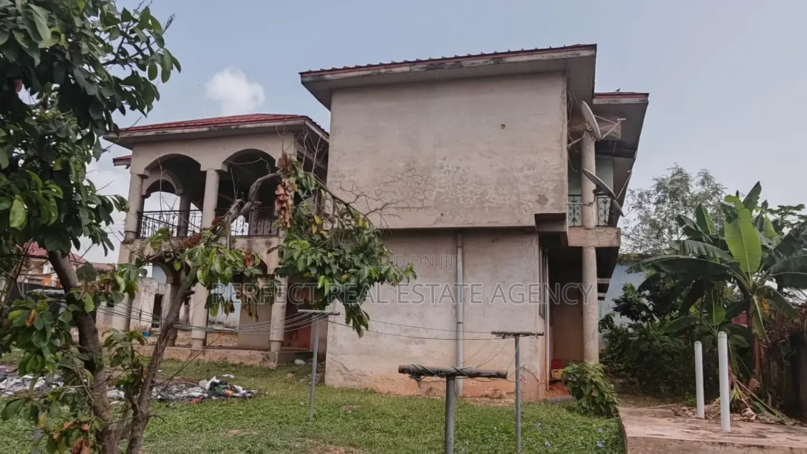 6bdrm House in Airport Estate, Kumasi Metropolitan for sale