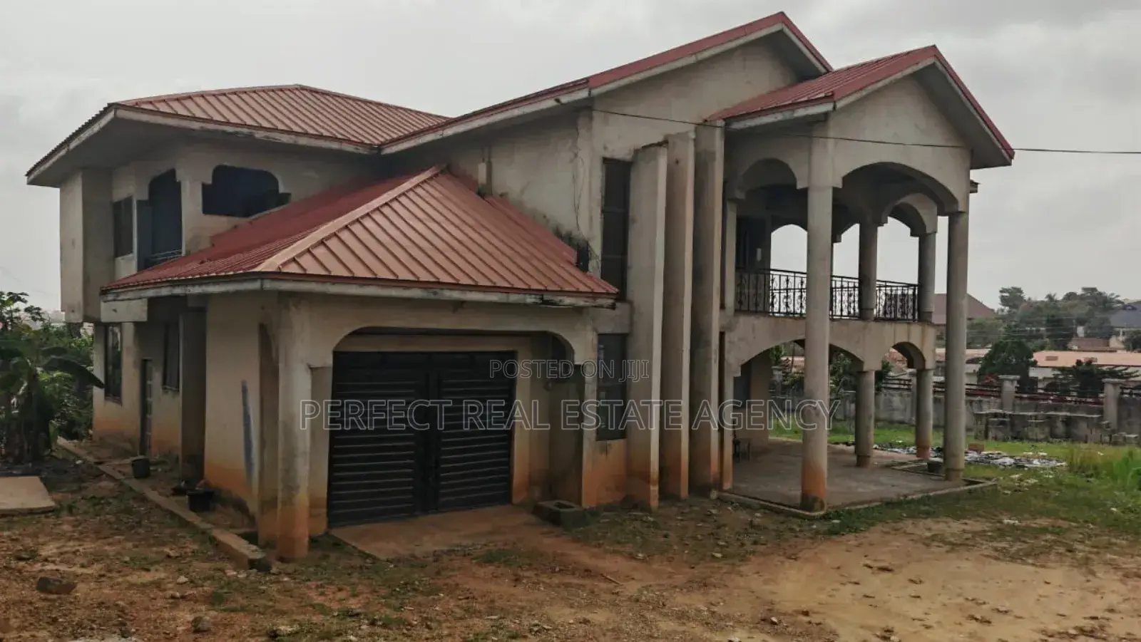 6bdrm House in Airport Estate, Kumasi Metropolitan for sale