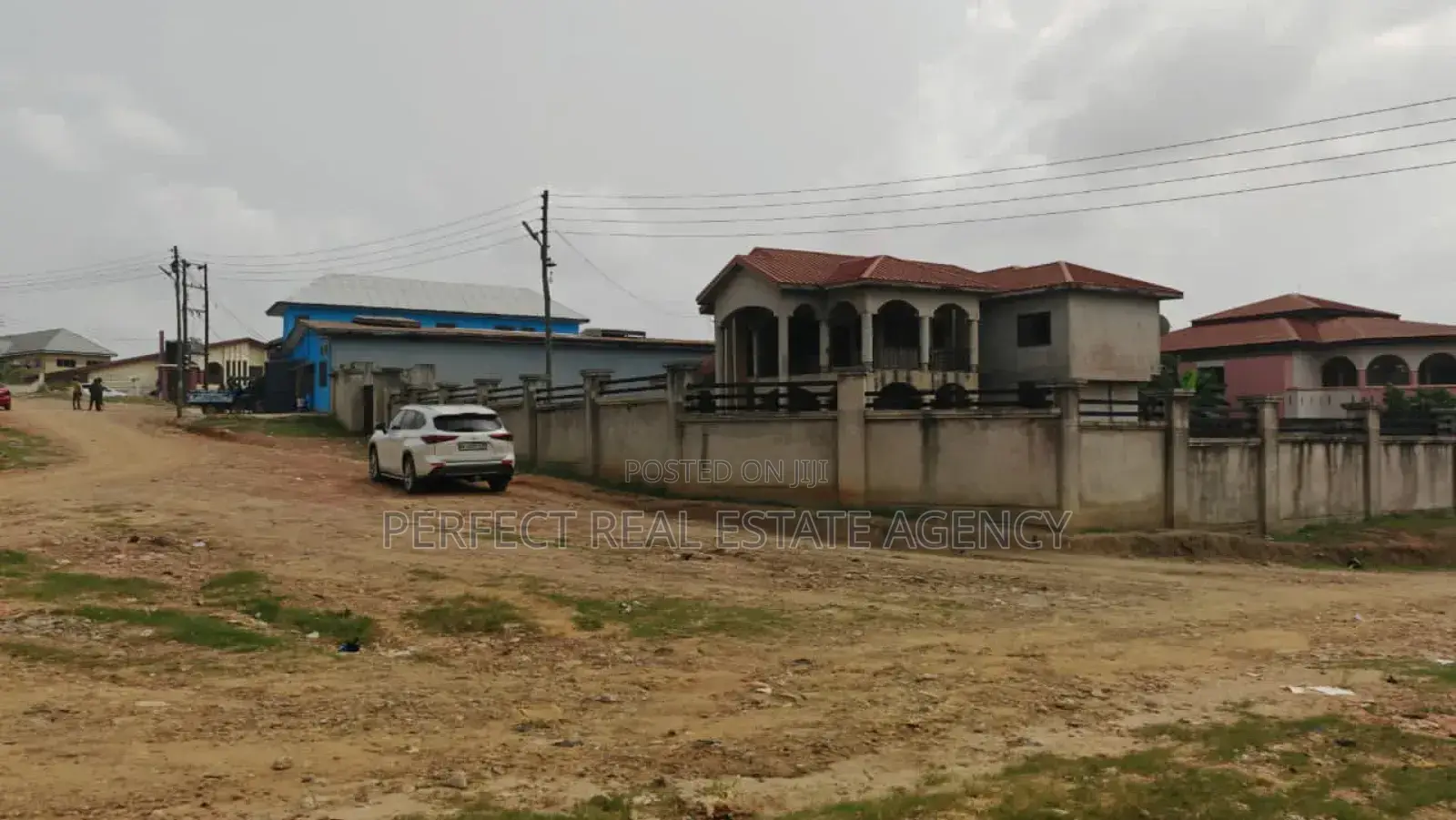 6bdrm House in Airport Estate, Kumasi Metropolitan for sale