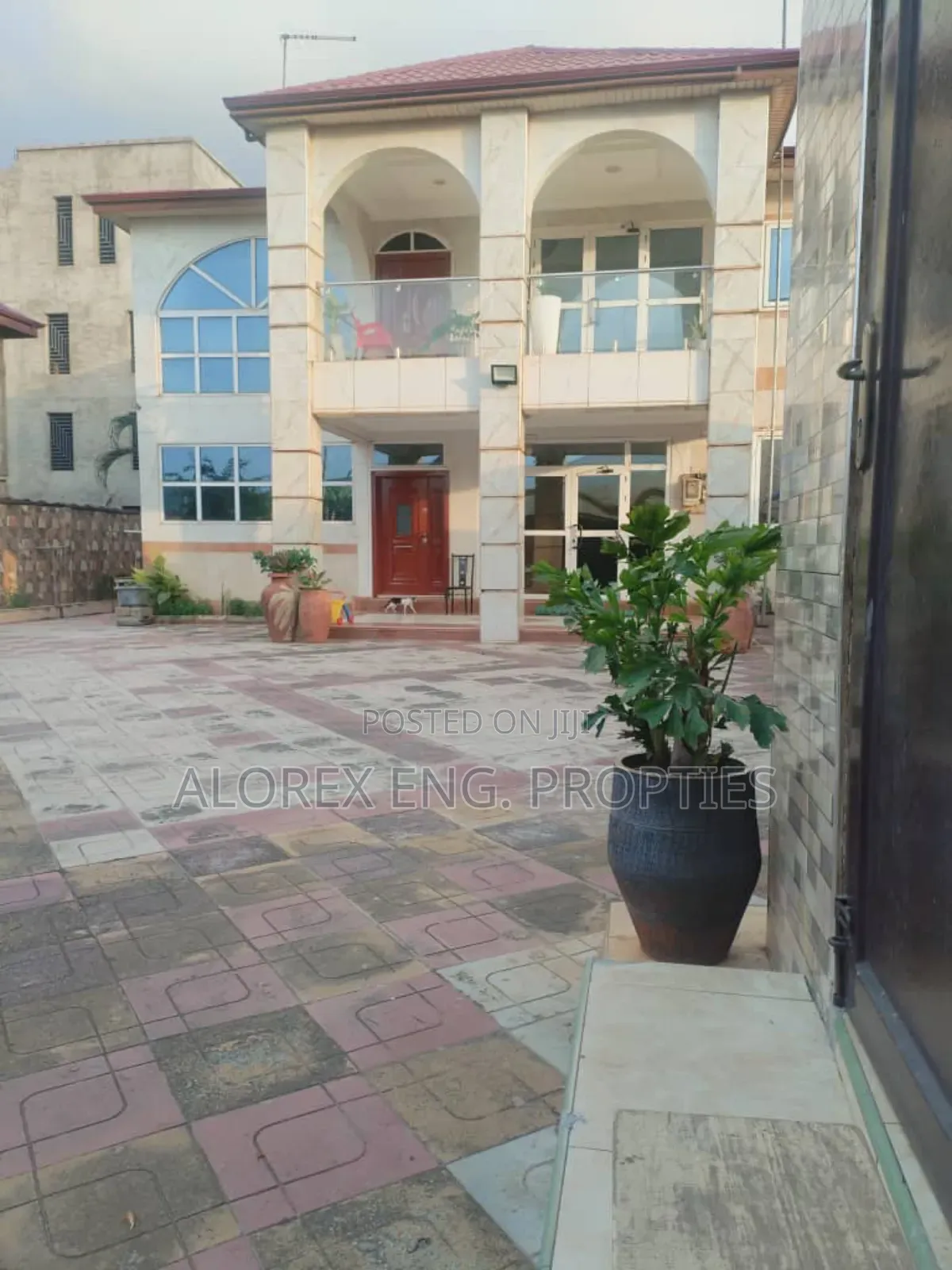 9bdrm House in Commandos $270,000, Adenta for sale