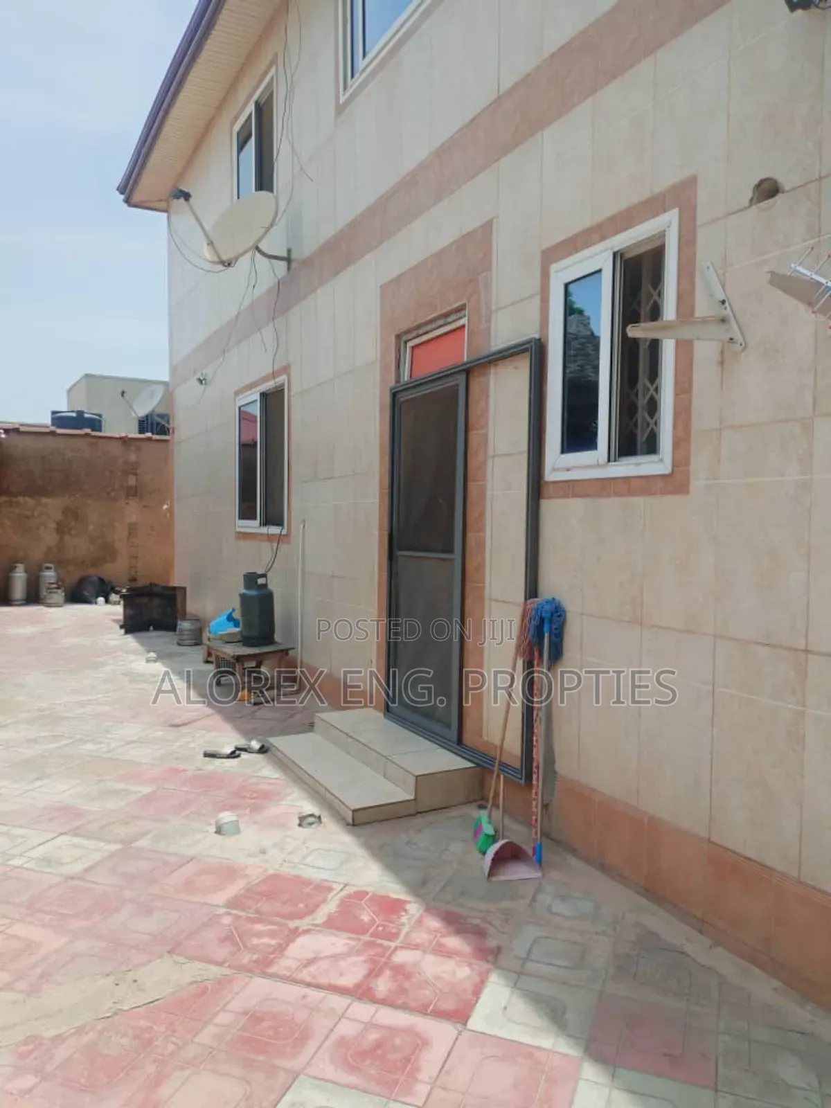 9bdrm House in Commandos $270,000, Adenta for sale