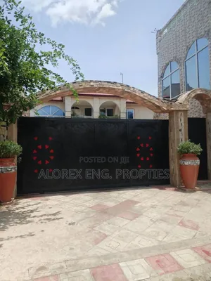 9bdrm House in Commandos $270,000, Adenta for sale