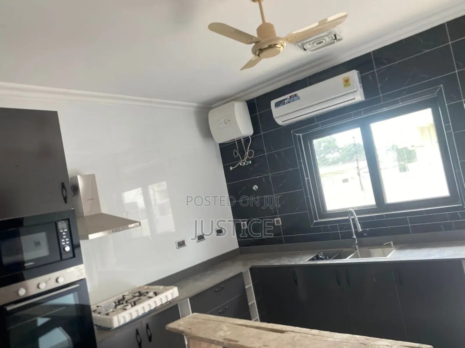 4bdrm Townhouse / Terrace in East Legon, American House for rent