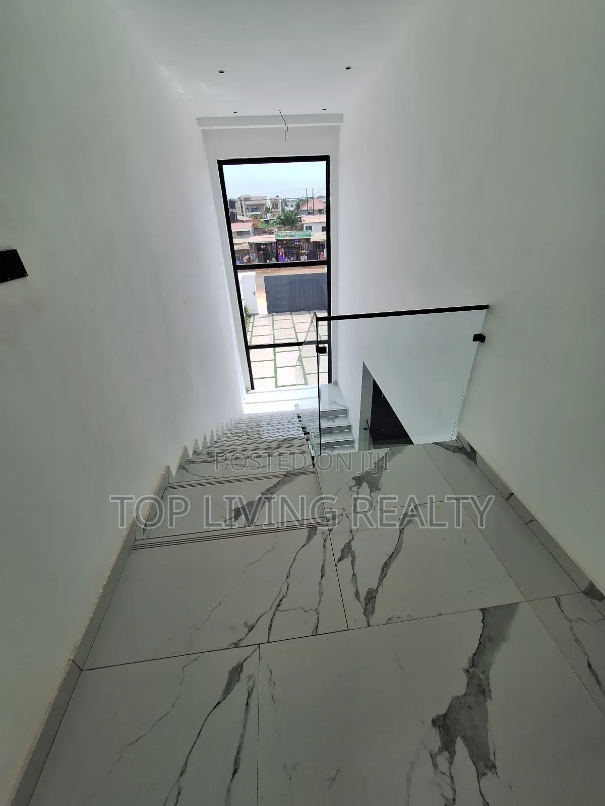 4bdrm Townhouse/Terrace in Nanakrom, Little Roses Area for sale