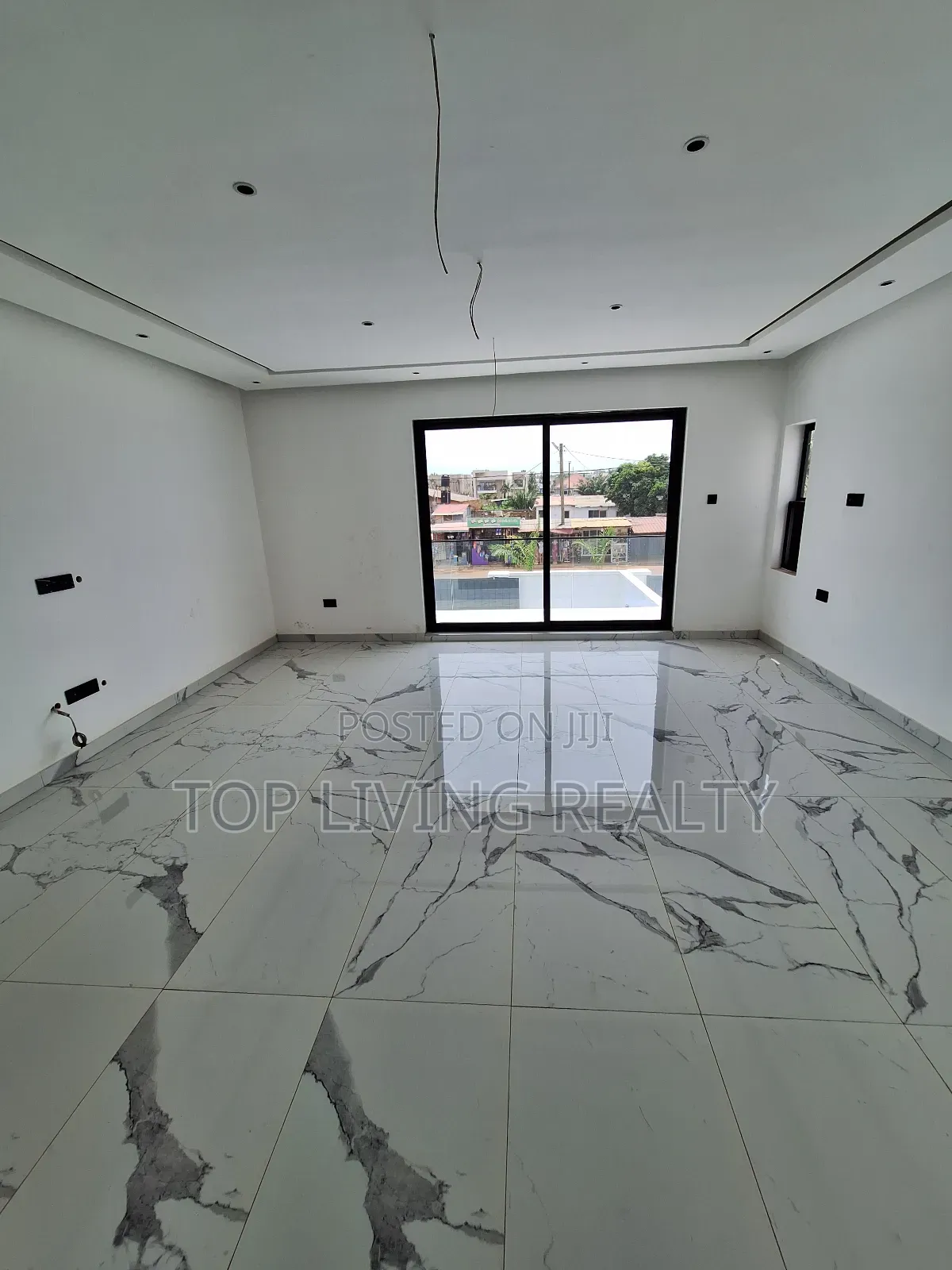 4bdrm Townhouse/Terrace in Nanakrom, Little Roses Area for sale