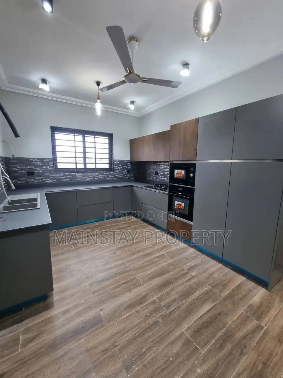 4bdrm House in Lake Side Estate for sale