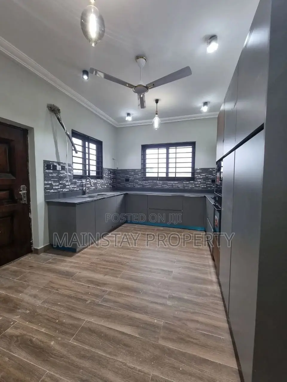 4bdrm House in Lake Side Estate for sale