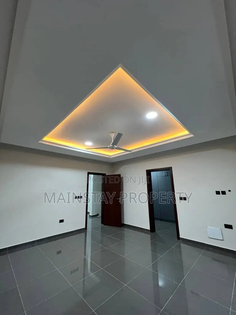 4bdrm House in Lake Side Estate for sale