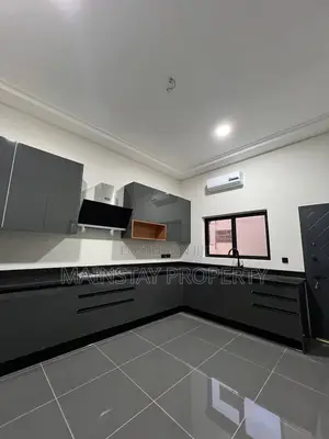 4bdrm House in Lake Side Estate for sale
