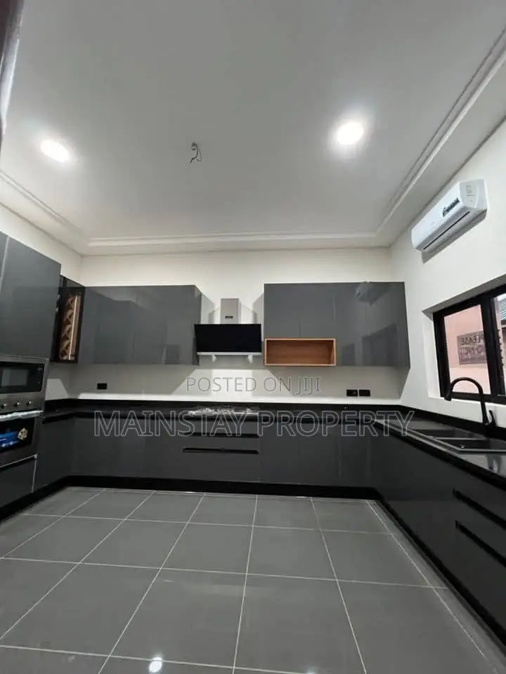 4bdrm House in Lake Side Estate for sale