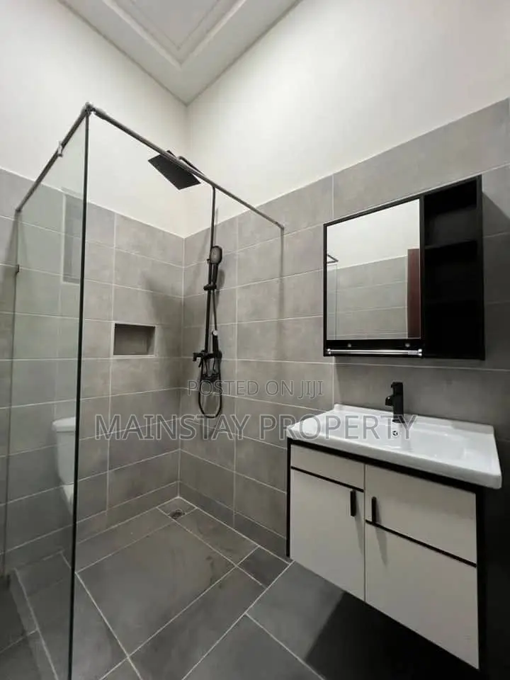 4bdrm House in Lake Side Estate for sale