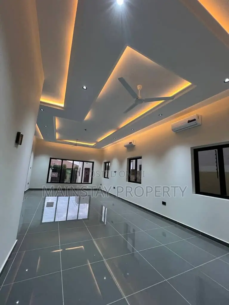 4bdrm House in Lake Side Estate for sale