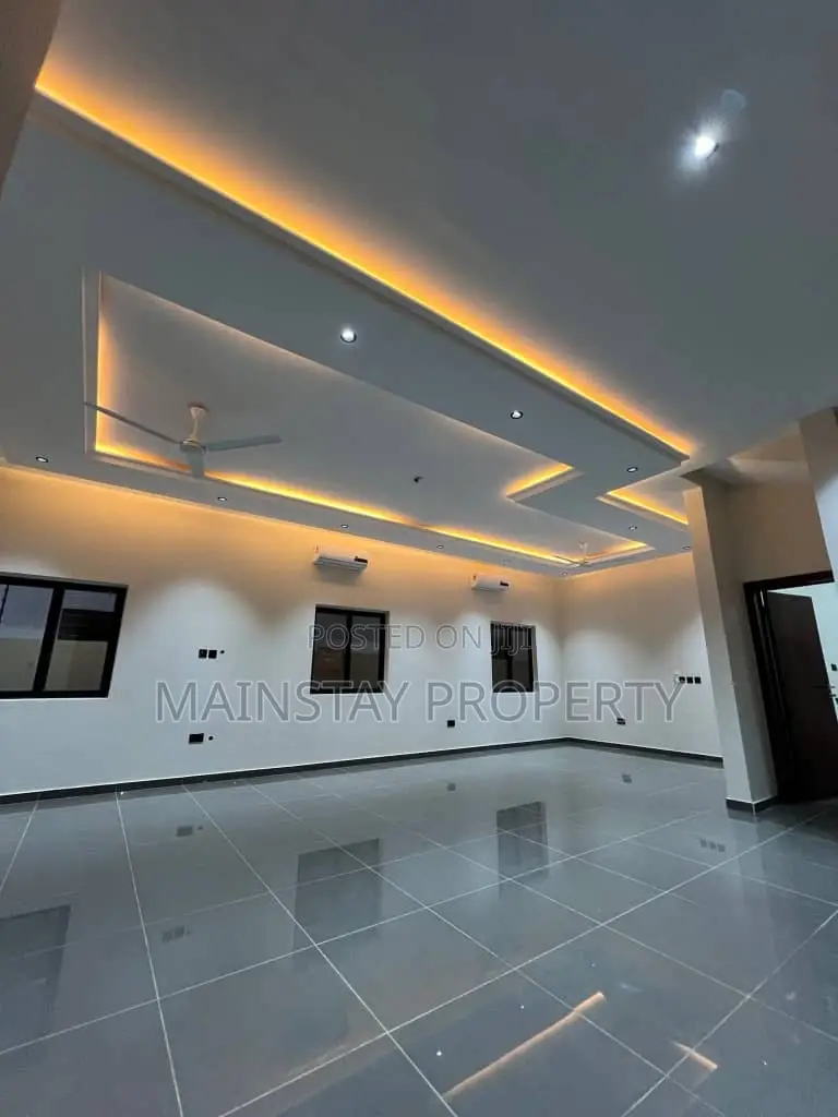 4bdrm House in Lake Side Estate for sale