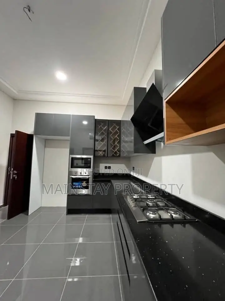 4bdrm House in Lake Side Estate for sale