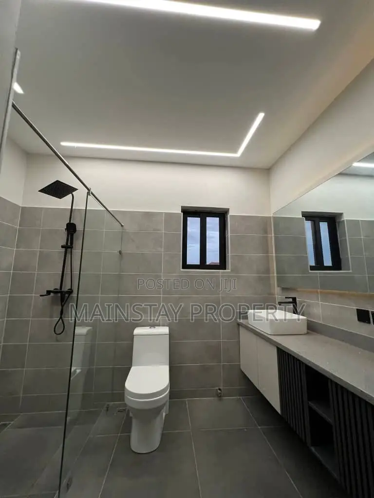 4bdrm House in Lake Side Estate for sale