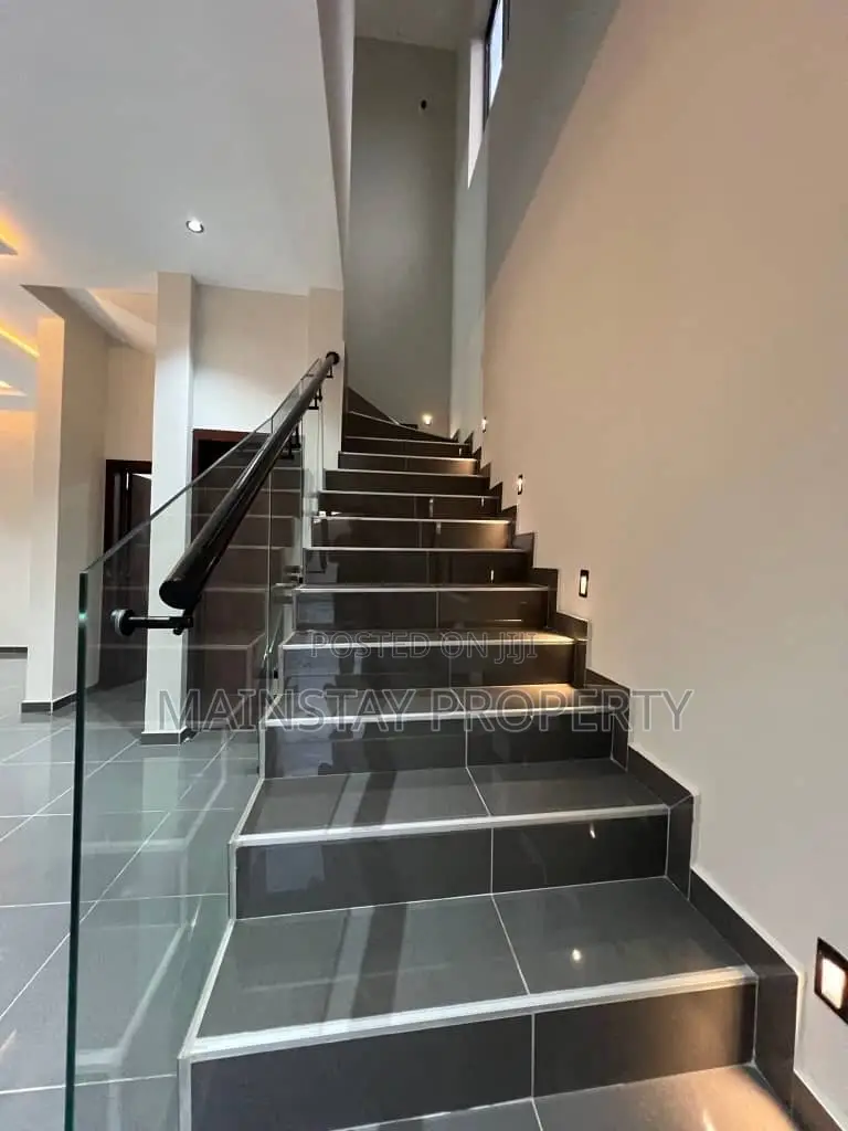 4bdrm House in Lake Side Estate for sale