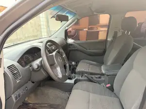 Nissan Navara 2012 Gray
