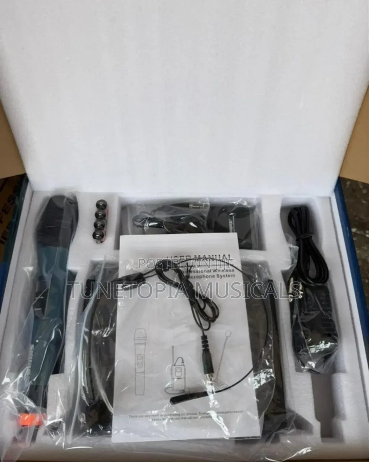 Shure Uhf Professional Wireless Microphone System (Hand Andlapel)