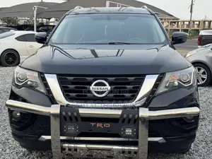 Nissan Pathfinder Platinum 4dr 4x4 (3.5L 6cyl) 2017 Black