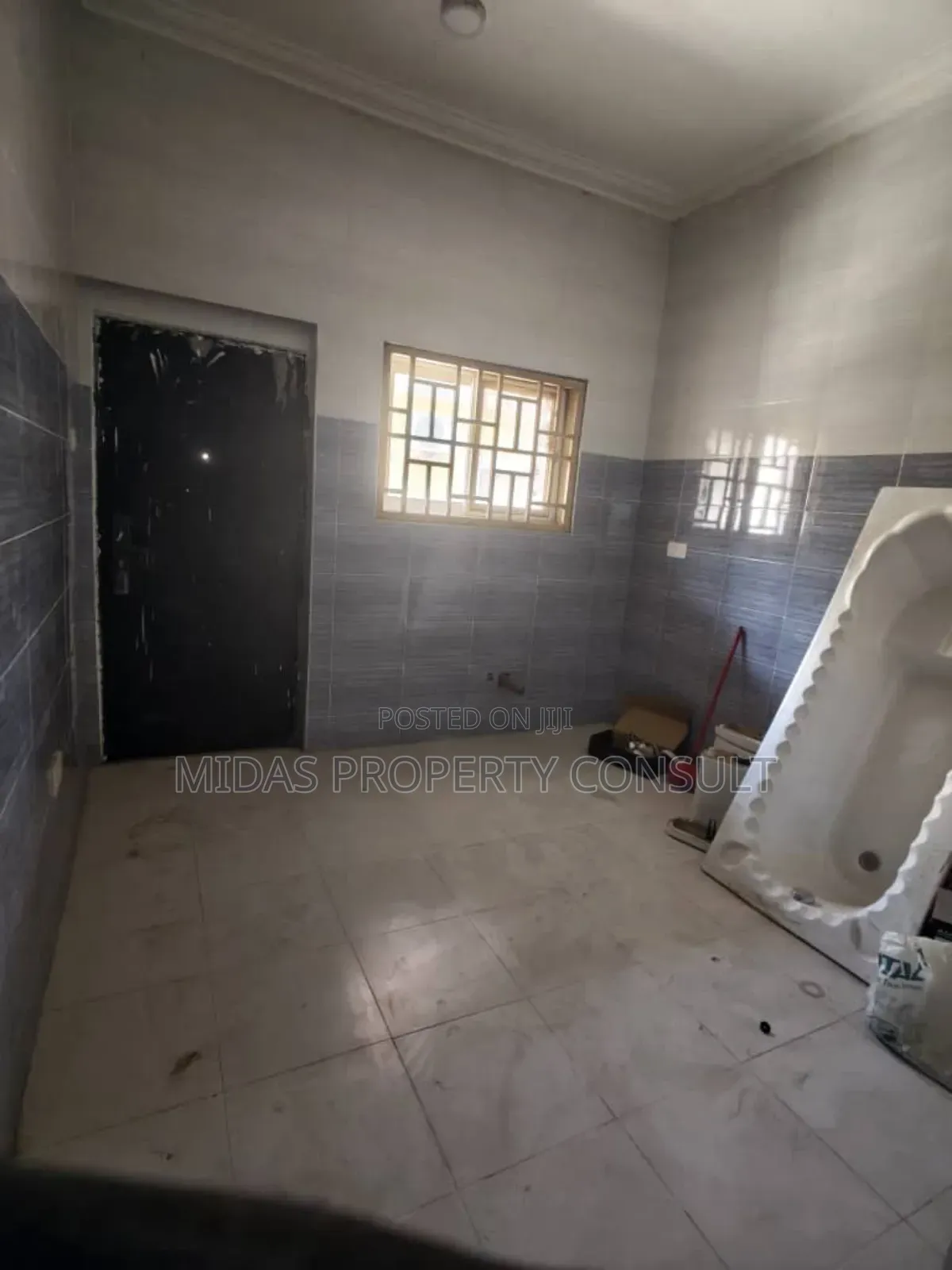 3bdrm House in Comm 25, Tema Metropolitan for sale
