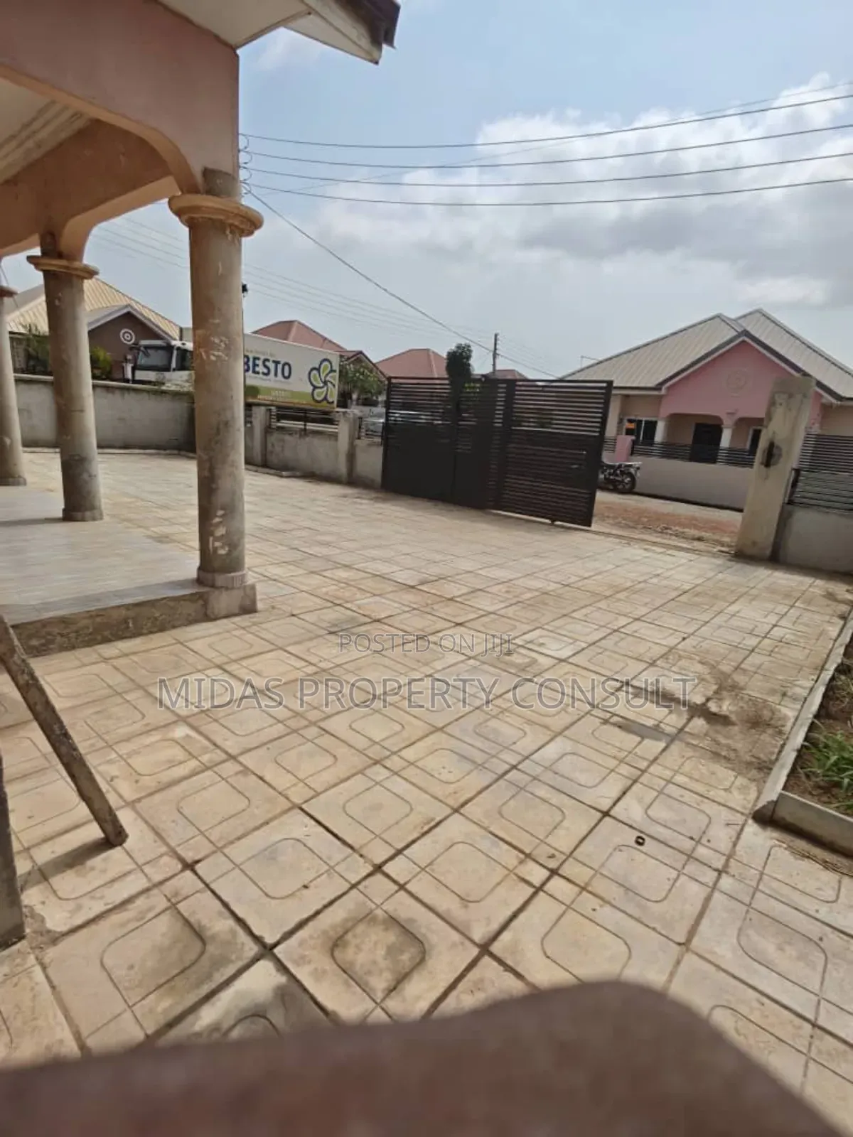 3bdrm House in Comm 25, Tema Metropolitan for sale