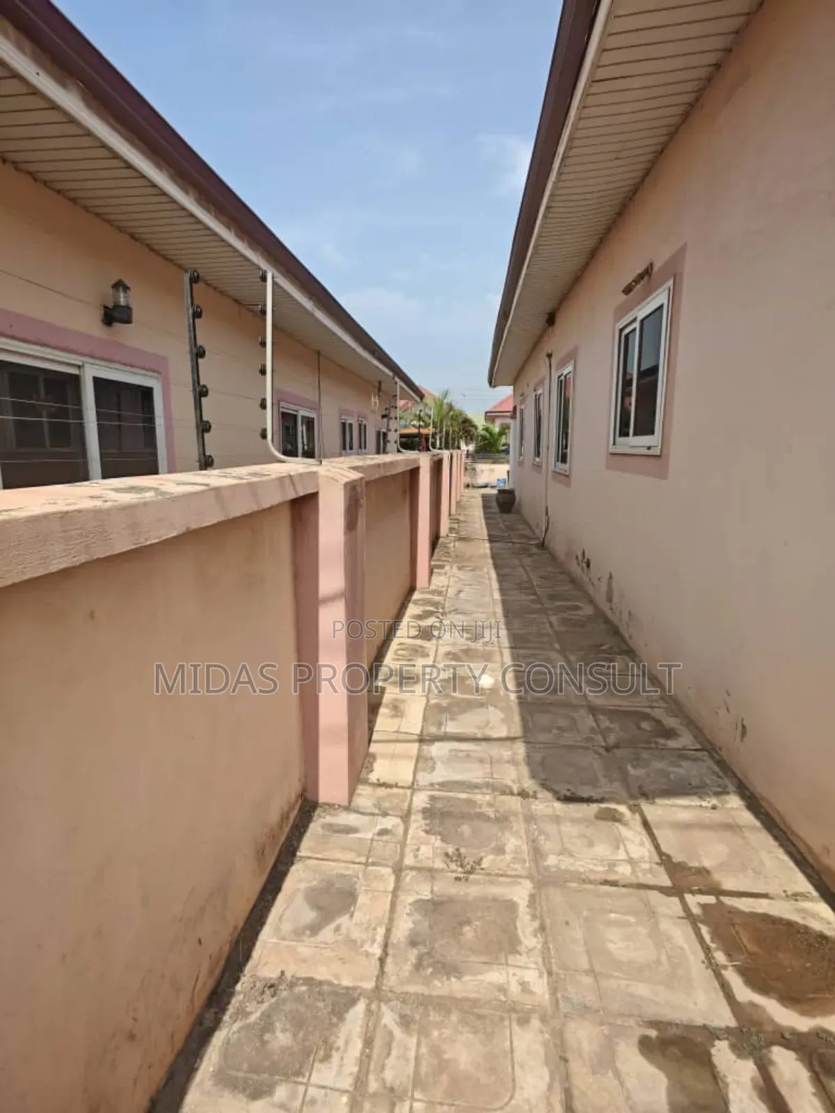 3bdrm House in Comm 25, Tema Metropolitan for sale