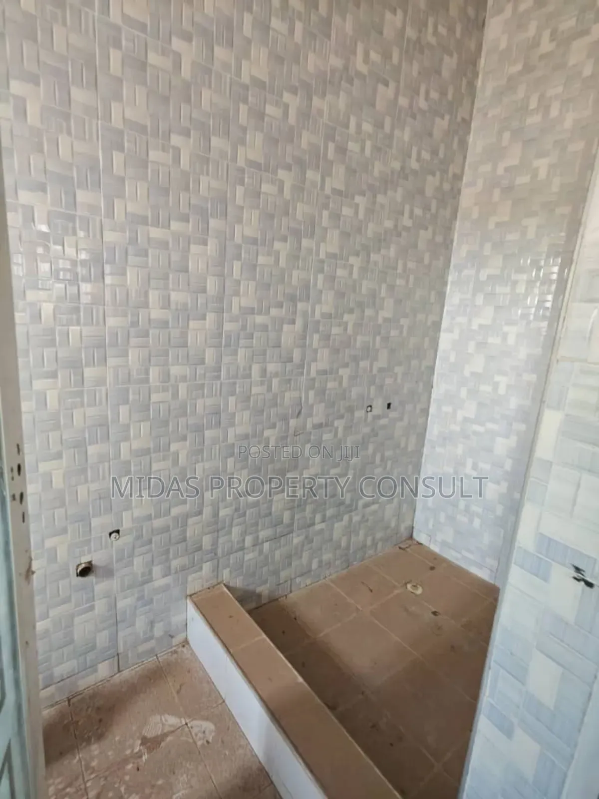 3bdrm House in Comm 25, Tema Metropolitan for sale
