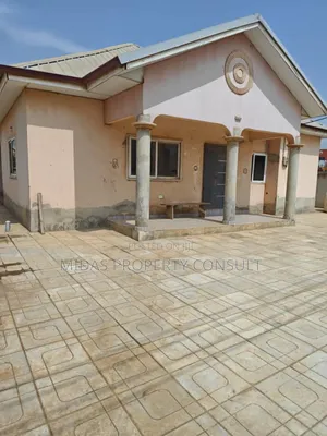 3bdrm House in Comm 25, Tema Metropolitan for sale