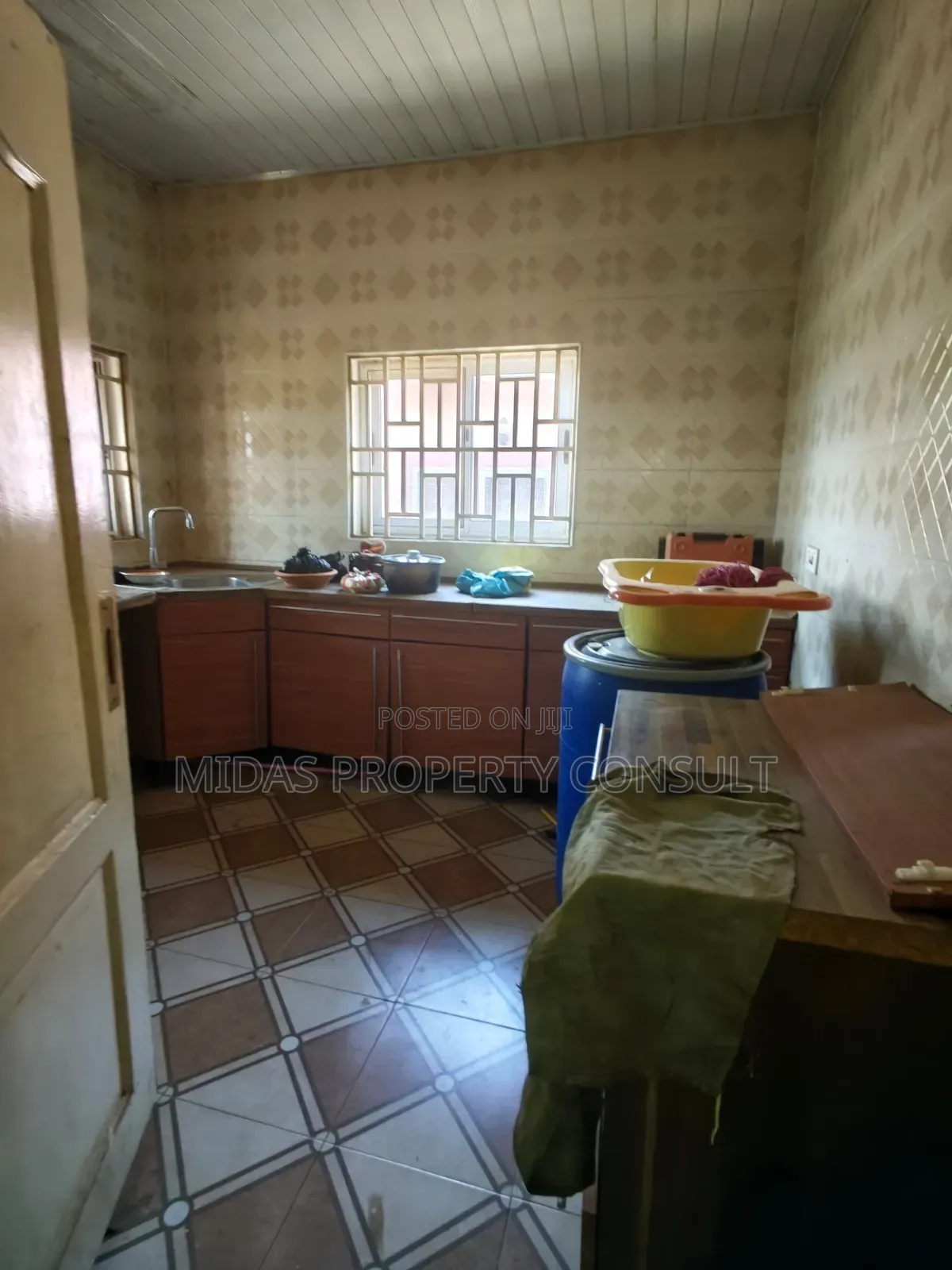 3bdrm House in Adom City Estate, Tema Metropolitan for sale